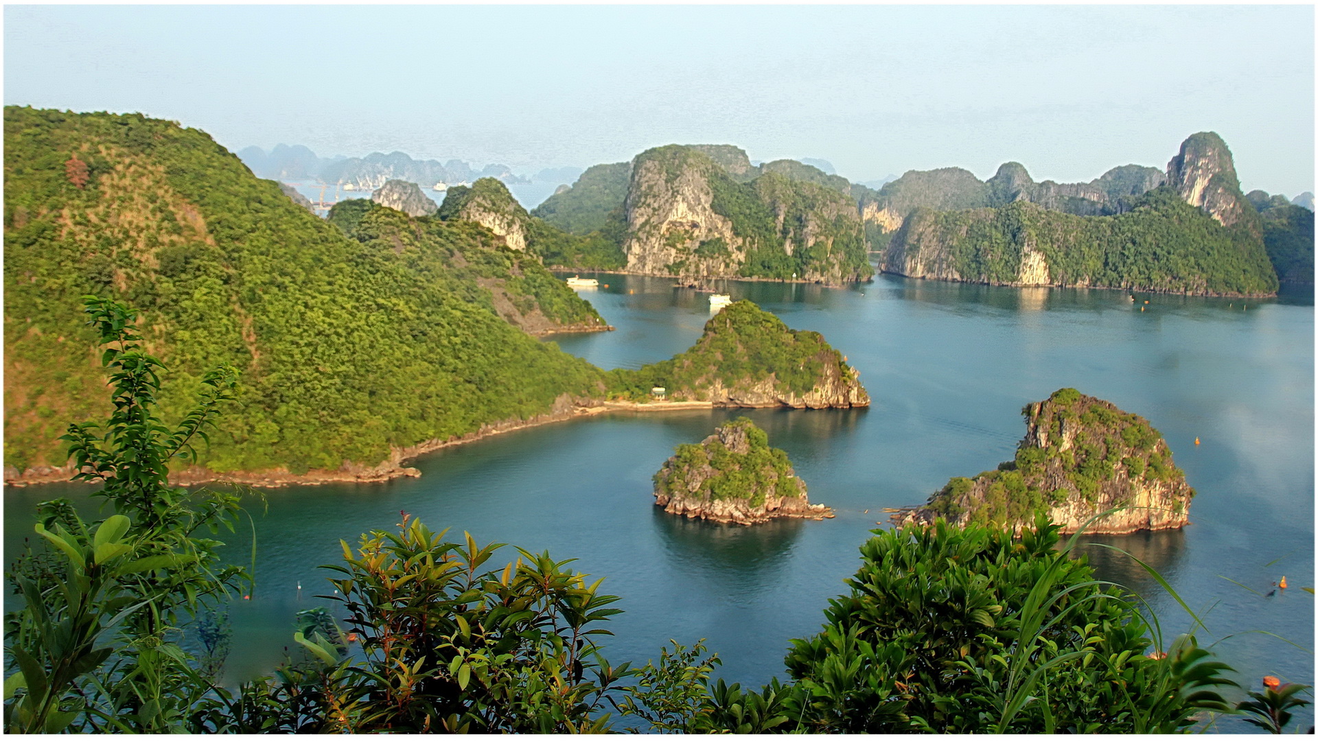 BAIE D ALONG Grand'Angles